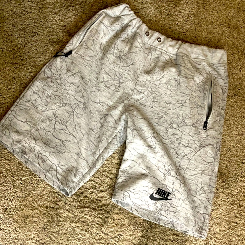 NIKE SHORTS
